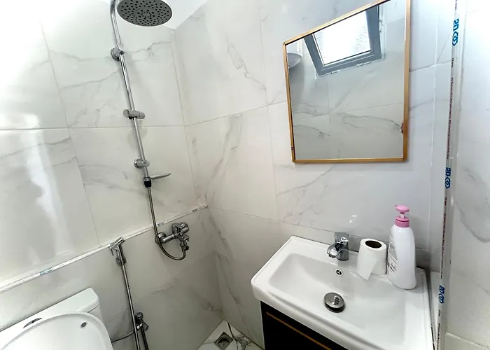 Myslym Shyri 3* 티라나